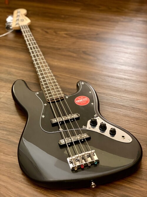 Squier Affinity Series Jazz Bass Charcoal Frost Metallic with